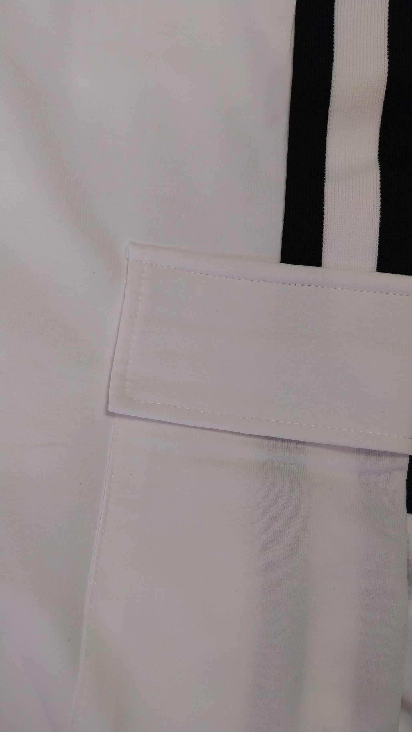 Street Casual szett: Kontrasztos crop top és bő szárú nadrág